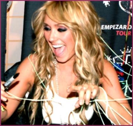 75455 - Anahi 3