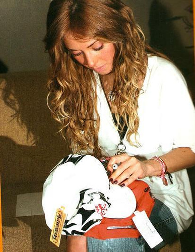 1423354429_d65fabf012 - Anahi 3