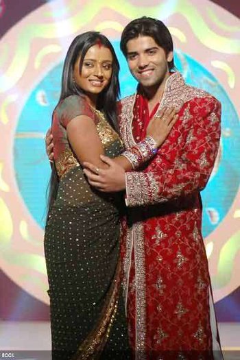 72568_125782574142065_100001309704968_133472_5657159_n - parul chuhan ragni culoarea fericirii