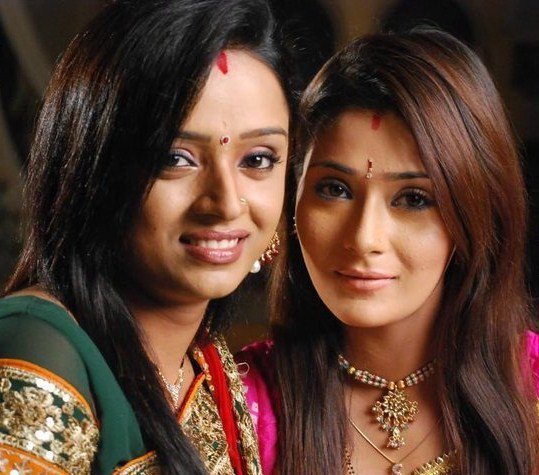 165392_116096461795730_100001861318900_114375_3165037_n - parul chuhan ragni culoarea fericirii