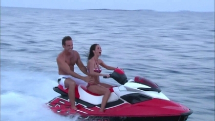 normal_029 - Dos Hogares Promos y Trailer