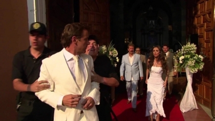 normal_035 - Dos Hogares Promos y Trailer