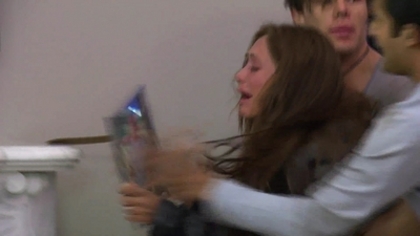 normal_101 - Dos Hogares Promos y Trailer