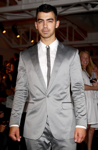 Joe+Jonas+Calvin+Klein+Collection+Milan+Fashion+PW18TegqJzQl