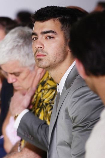 Joe+Jonas+Calvin+Klein+Collection+Milan+Fashion+VDALlLShn2rl