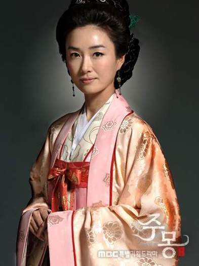 Doamna Choi Dong Bin va devenii Concubina de cel mai inalt rang-de regina.
