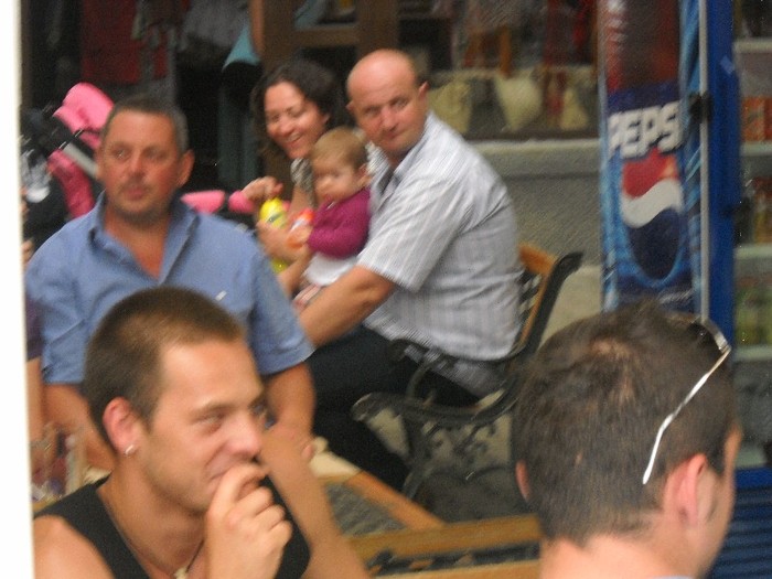 Gura casca de.....patroni!