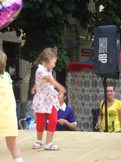 Fac o pirueta si l-am pierdut pe om! Fac o pirueta si l-am pierdut pe om!