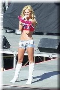 Anahi20