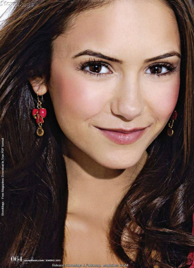 Nina-Dobrev-Seventeen-Mexico-2