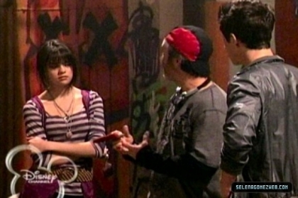 normal_selena-gomez-0107