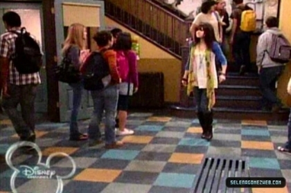 normal_selena-gomez-0118