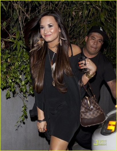 demi-lovato-party-covergirl-04