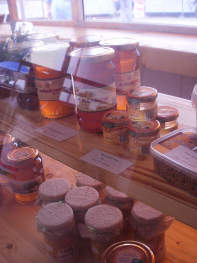 In asteptarea cumparatorilor.