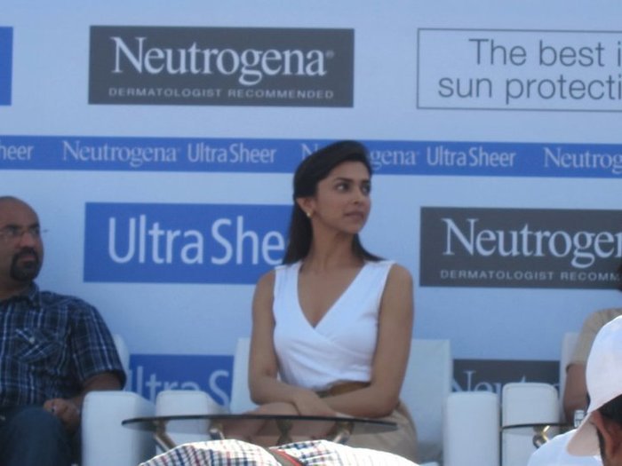 36843386_PFGGKKRZH[2] - DEEPIKA PADUKONE