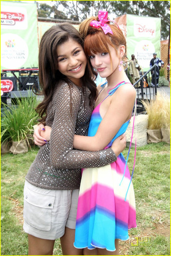 zendaya-bella-thorne-time-heroes-01 - Rocky