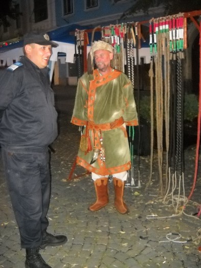 UN SECUI LUAT LA INTEROGATORIU