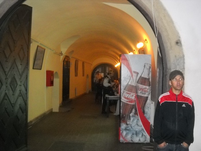 SUB BOLTA CETATII.....
