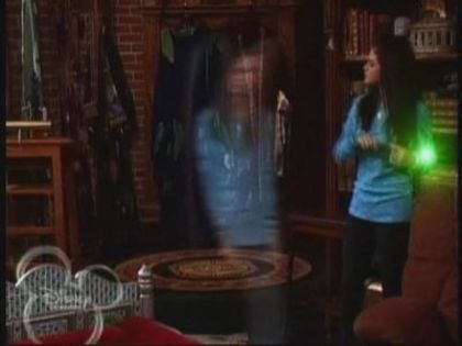 normal_WOWP1x01_wmv_000486532 - Wizards Of Waverly Place - Crazy 10 Minute Sale - Screencaps