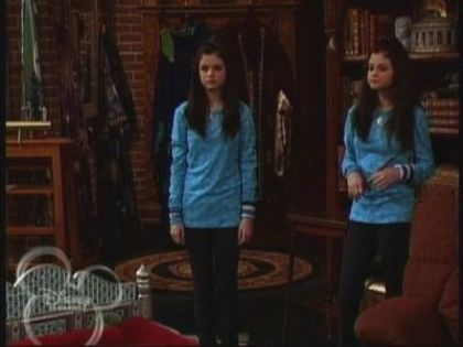normal_WOWP1x01_wmv_000492932 - Wizards Of Waverly Place - Crazy 10 Minute Sale - Screencaps