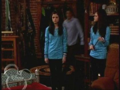 normal_WOWP1x01_wmv_000503499 - Wizards Of Waverly Place - Crazy 10 Minute Sale - Screencaps