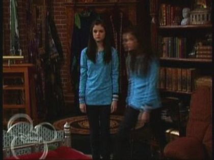 normal_WOWP1x01_wmv_000512499 - Wizards Of Waverly Place - Crazy 10 Minute Sale - Screencaps