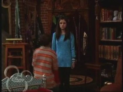 normal_WOWP1x01_wmv_000515599 - Wizards Of Waverly Place - Crazy 10 Minute Sale - Screencaps