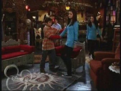 normal_WOWP1x01_wmv_000520532 - Wizards Of Waverly Place - Crazy 10 Minute Sale - Screencaps