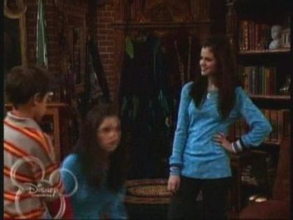 normal_WOWP1x01_wmv_000524332 - Wizards Of Waverly Place - Crazy 10 Minute Sale - Screencaps