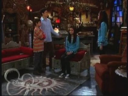 normal_WOWP1x01_wmv_000540532 - Wizards Of Waverly Place - Crazy 10 Minute Sale - Screencaps