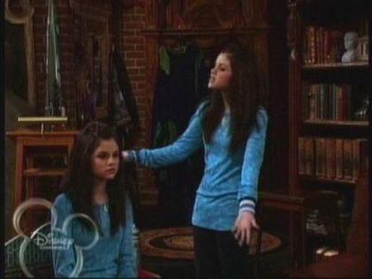 normal_WOWP1x01_wmv_000547432 - Wizards Of Waverly Place - Crazy 10 Minute Sale - Screencaps
