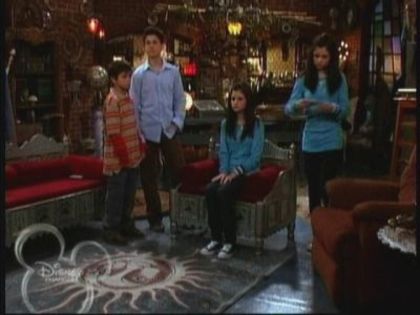 normal_WOWP1x01_wmv_000555066 - Wizards Of Waverly Place - Crazy 10 Minute Sale - Screencaps