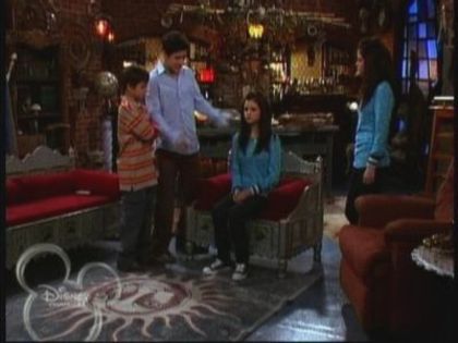 normal_WOWP1x01_wmv_000586632 - Wizards Of Waverly Place - Crazy 10 Minute Sale - Screencaps