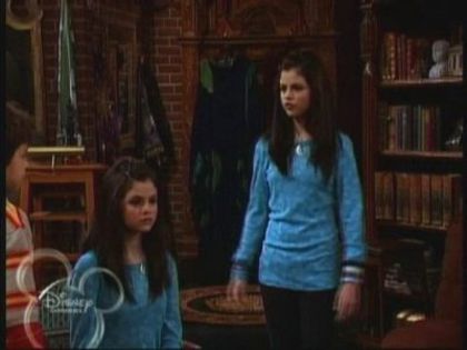 normal_WOWP1x01_wmv_000594899 - Wizards Of Waverly Place - Crazy 10 Minute Sale - Screencaps