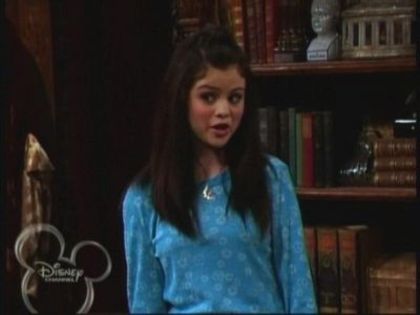 normal_WOWP1x01_wmv_000598199 - Wizards Of Waverly Place - Crazy 10 Minute Sale - Screencaps