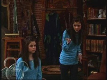 normal_WOWP1x01_wmv_000603666 - Wizards Of Waverly Place - Crazy 10 Minute Sale - Screencaps