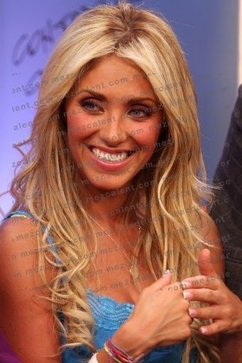 009in2 - Anahi em Coletivas tardes de autografos entrevistas programas de radio e Tv