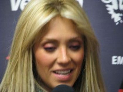 010-1 - Anahi em Coletivas tardes de autografos entrevistas programas de radio e Tv