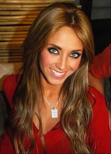 14c2da9ba00ed4dbb33e7471bb253558 - Anahi em Coletivas tardes de autografos entrevistas programas de radio e Tv