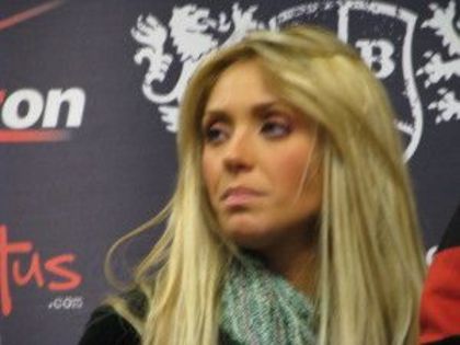023-2 - Anahi em Coletivas tardes de autografos entrevistas programas de radio e Tv