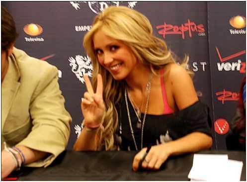 051 - Anahi em Coletivas tardes de autografos entrevistas programas de radio e Tv