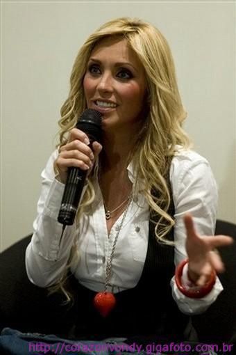 20340056 - Anahi em Coletivas tardes de autografos entrevistas programas de radio e Tv