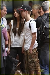 selena-gomez-justin-bieber-hawaii-03