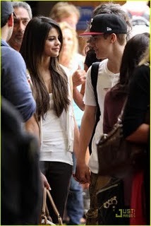 selena-gomez-justin-bieber-hawaii-05