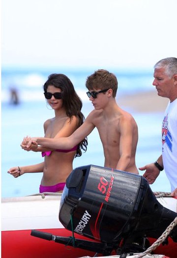 TI4U_u1306537678 - poze cu Justin Bieber si Selena Gomez