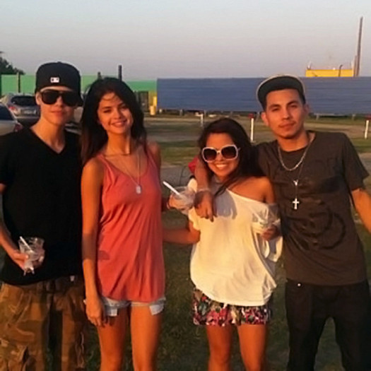 TI4U_u1306947900 - poze cu Justin Bieber si Selena Gomez