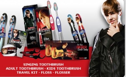 justin-bieber-toothbrush-400x245 - dati un clik