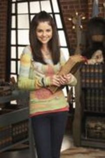  - Selena Gomez in Magicienii din Waverly Place