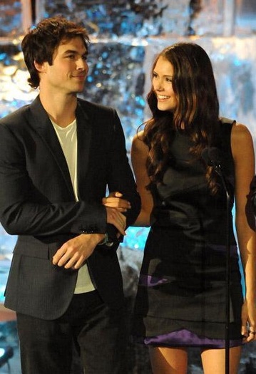 ian-somerhalder-nina-dobrev-13 - Nina si Ian