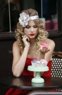 taylor-swift-coca-cola-london4-199x300